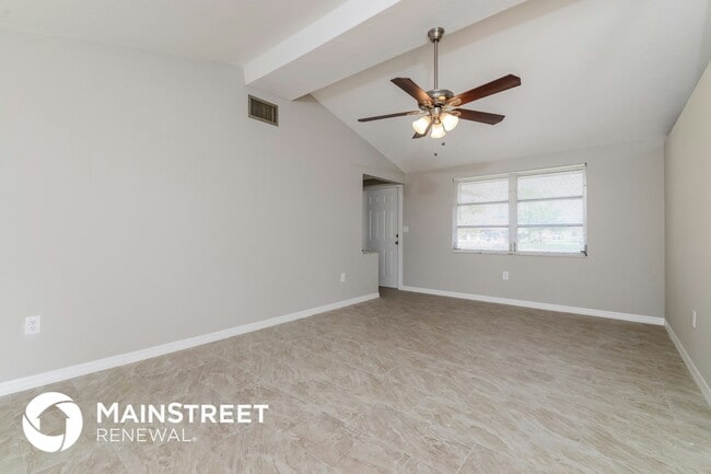Building Photo - 2472 Waneta Dr