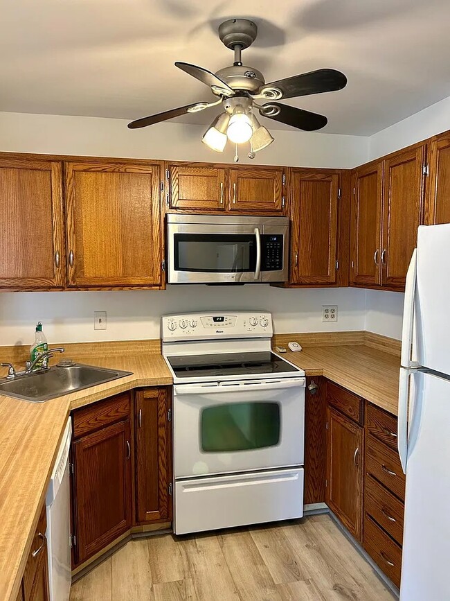 Building Photo - 85 N Main St