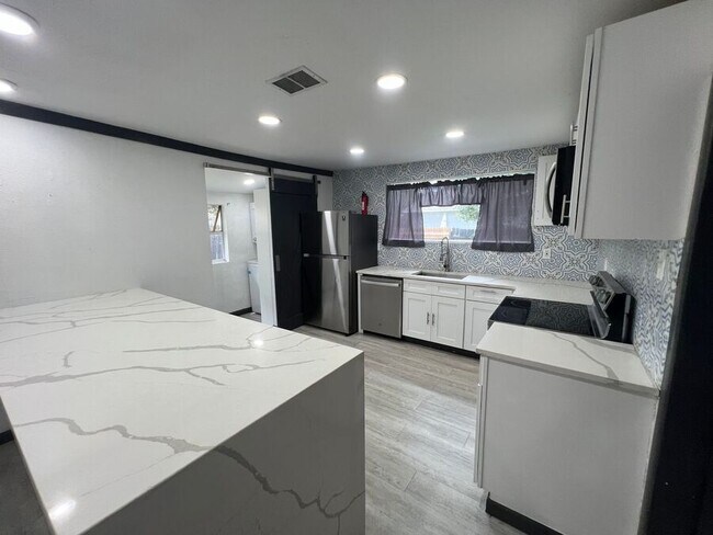 Foto del edificio - 9602 N 11th St