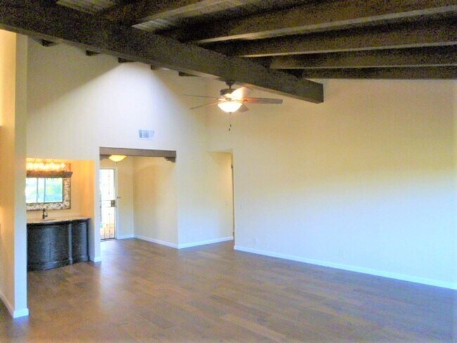 Building Photo - 4 br, 3 bath House - 1346 Miraflores Gln