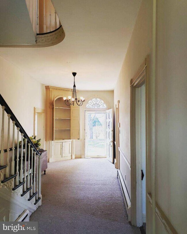 Building Photo - 520 Main St