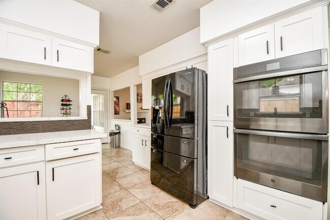 Foto del edificio - 8118 Brinkworth Ln