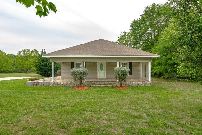 Building Photo - 2561 E Maiden Rd