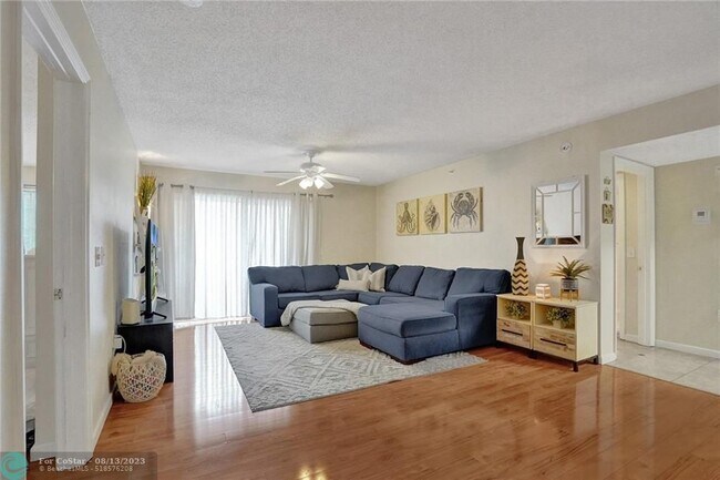 Foto del edificio - 5041 Wiles Rd
