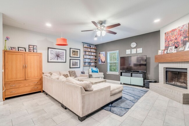 Building Photo - 10803 Sans Souci Pl