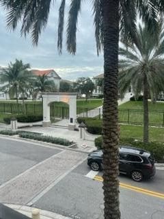 Building Photo - 580 S Sapodilla Ave