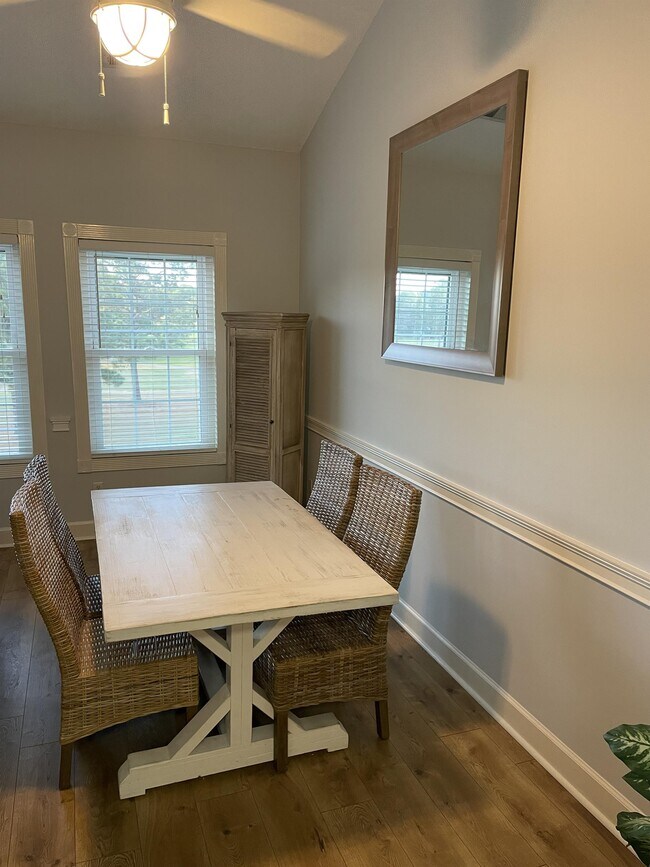 Foto del edificio - 4811 Orchid Way