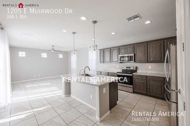Building Photo - Must see 3 bed / 2.5 bath home in the beau...