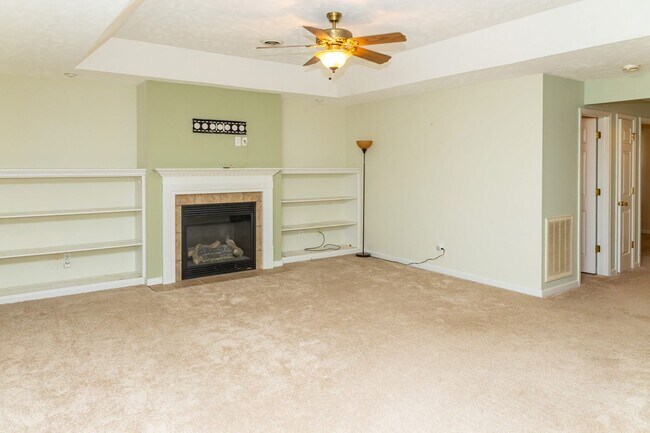 Building Photo - Move In Ready!!