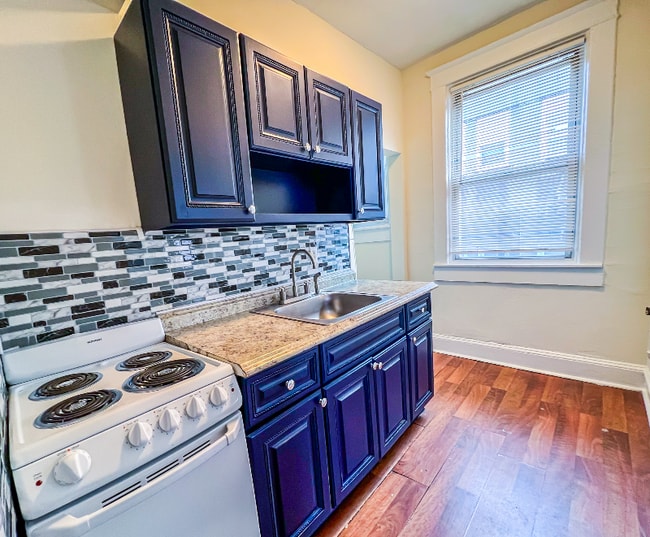 Building Photo - 605 Whitelock St