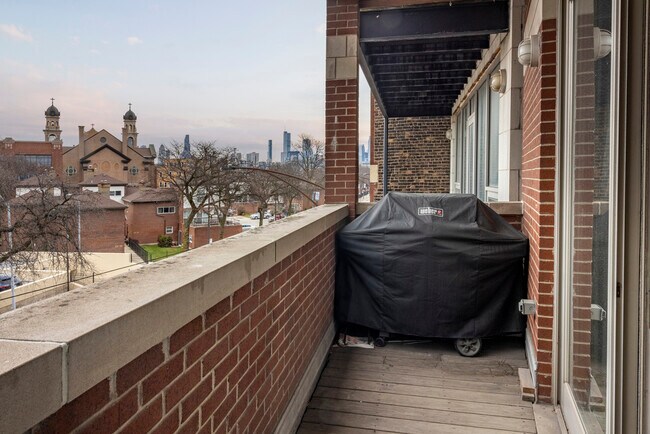 Foto del edificio - 1140 N Milwaukee Ave