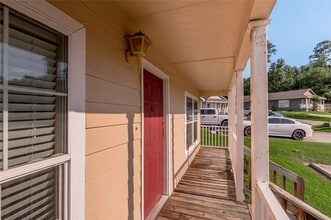 Building Photo - 164 Varsity Dr