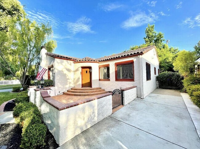 Foto del edificio - 1127 Clark Way