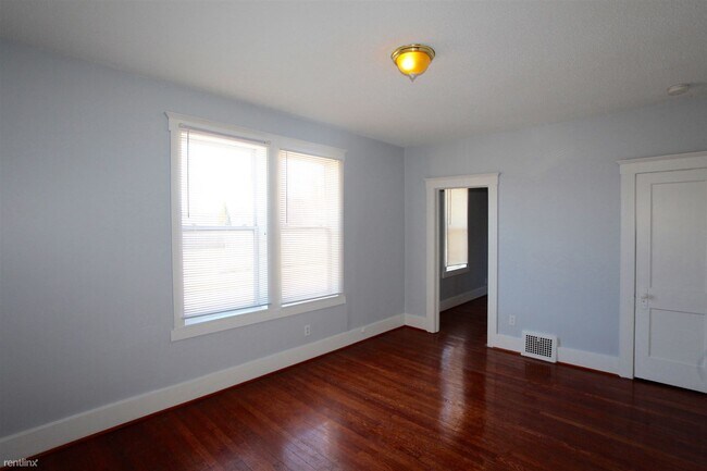 Building Photo - 2 br, 1 bath  - 2034 Mullane St