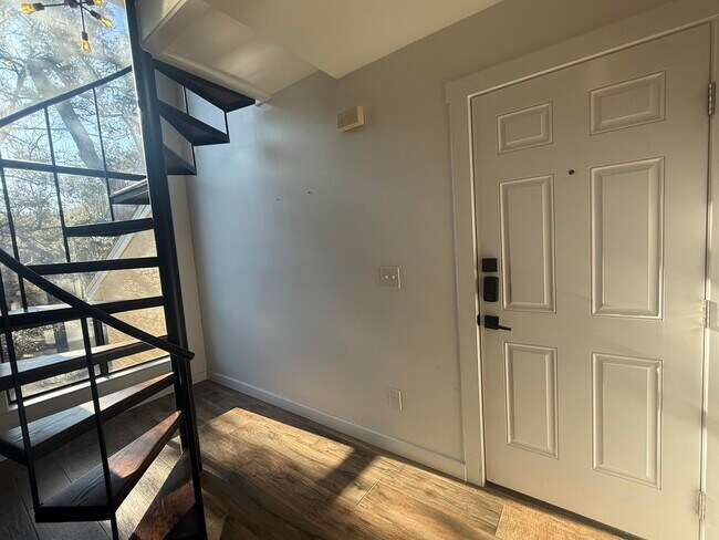 Foto del edificio - 300 Yacht Club Dr