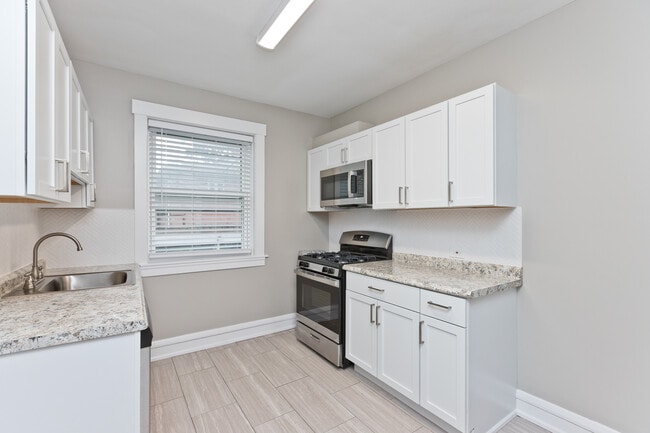 Building Photo - 1019 Dempster St
