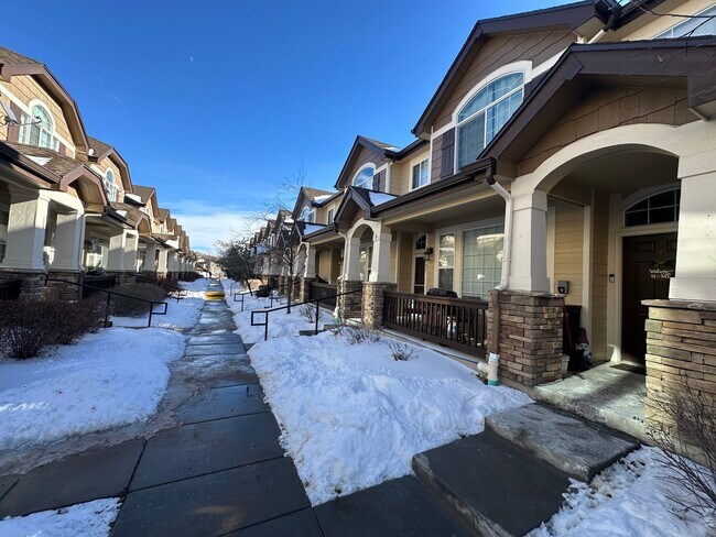 Foto del edificio - 3 Bed 3 bath Townhome in Castle Rock!