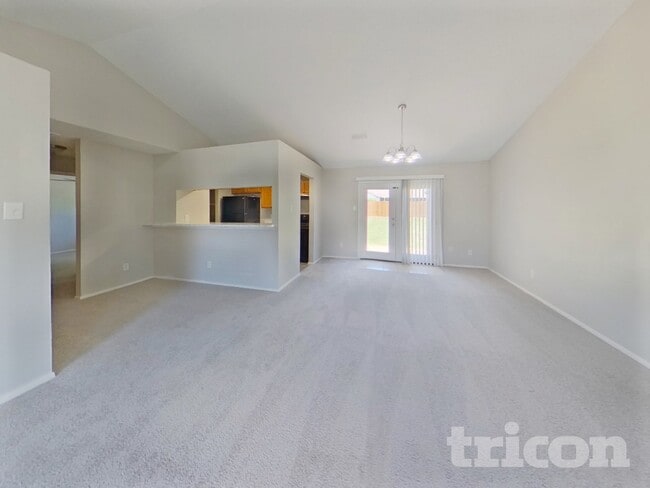 Foto del edificio - 3913 Big Leaf Ln