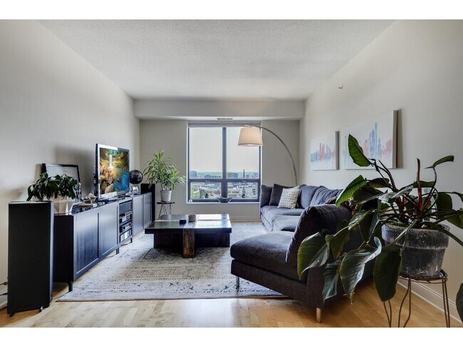 Foto del edificio - 100 3rd Ave S
