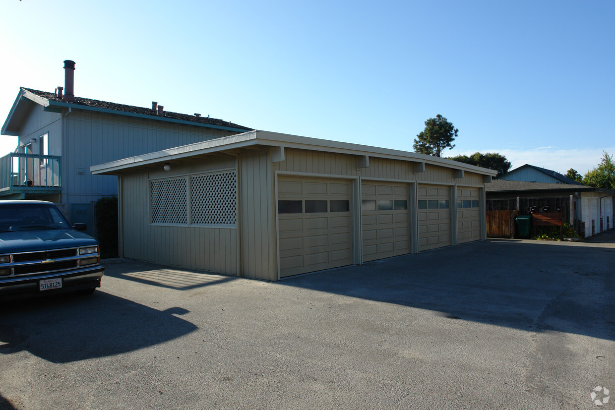 Building Photo - 2800 S Main St
