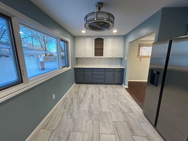 Foto del edificio - 6838 Moccasin St