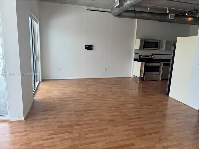 Foto del edificio - 10 SW South River Dr