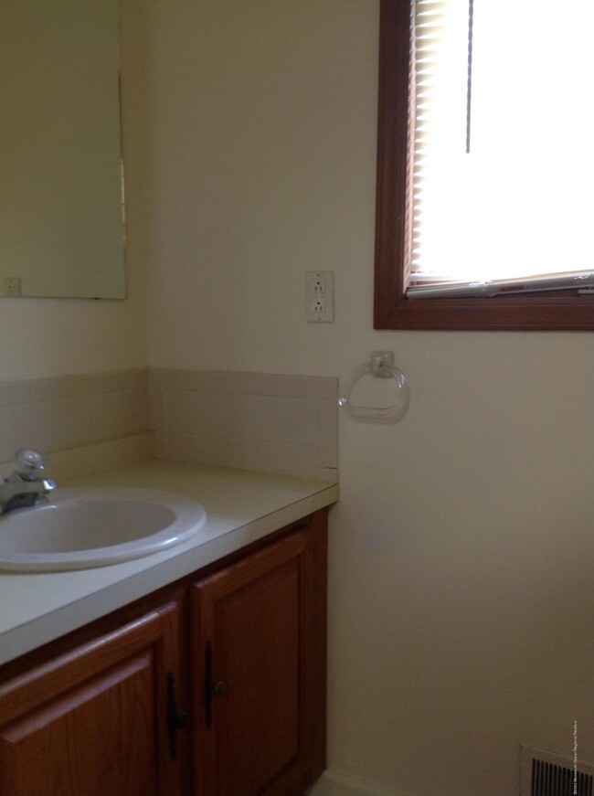 Building Photo - 917 NJ-88