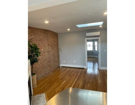 Primary Photo - 806 Tremont St