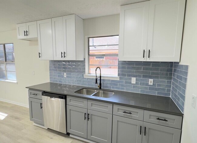 Foto del edificio - 829 Canfield St