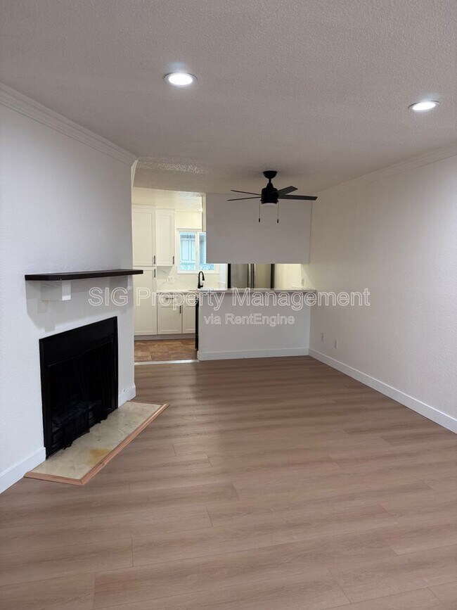 Foto del edificio - 10635 Sherman Grove Ave