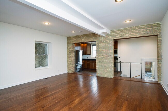 Foto del edificio - 2702 N Artesian Ave