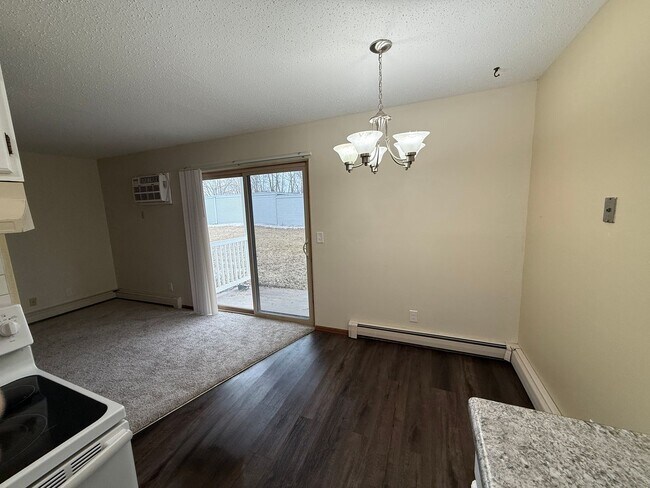 Foto del edificio - Charming 2-Bedroom, 1-Bath with Garage