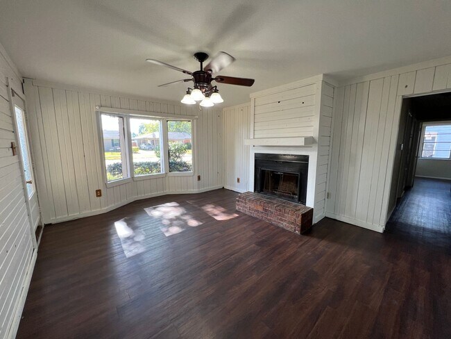 Foto del edificio - BIG HOME IN GARDEN VALLEY AREA OF SHREVEPORT