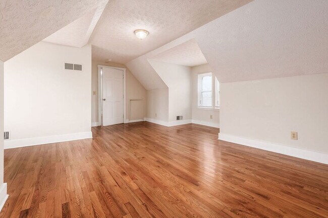 Foto del edificio - 1371 Summit St