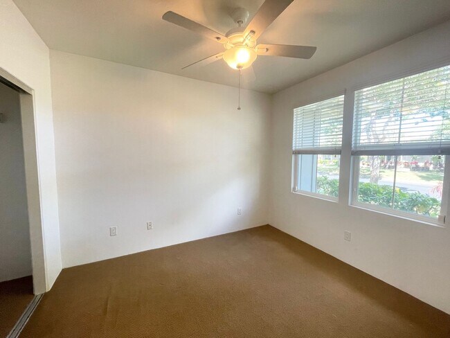 Foto del edificio - 3 BD/ 3 BA Townhome W/ Solar- Available no...
