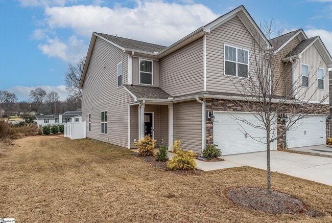 Building Photo - 218 Reynard Trl