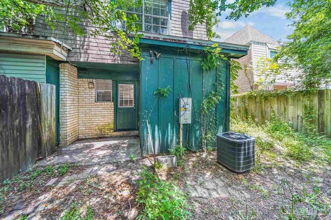 Building Photo - 2107 Langley Ave