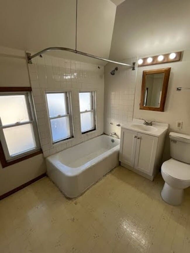 Building Photo - 1138 S 56th St