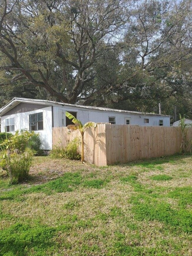 Building Photo - Manufactured Home