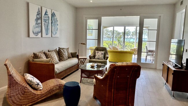 Living Room & Sunroom to waterside backyard - 28 Harbour Isle Dr W