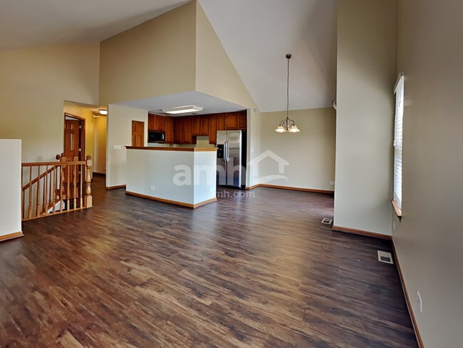 Building Photo - 617 Lincoln Station Dr