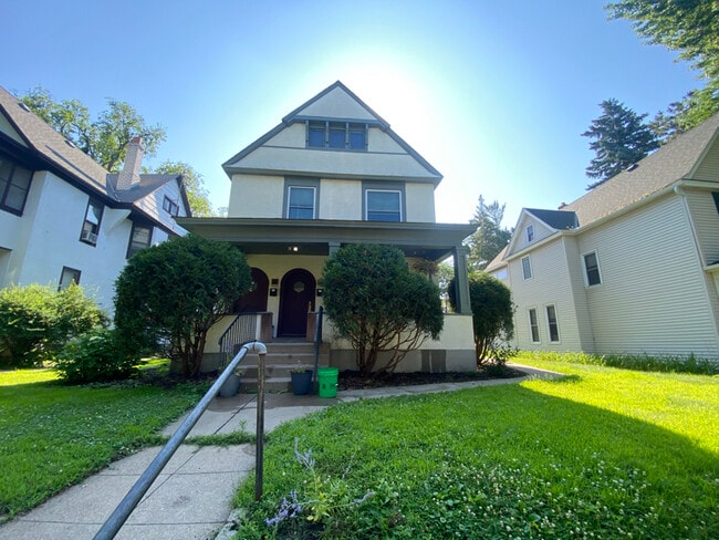 Building Photo - 3111 Dupont Ave S