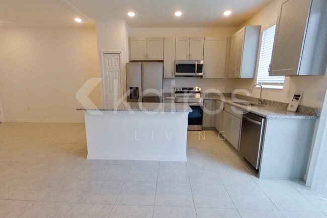 Foto del edificio - 34161 Rogallo Ln