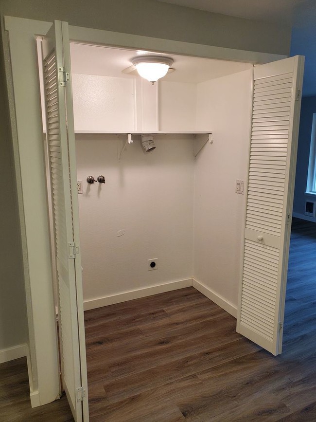 Foto del edificio - 2 br, 1 bath Apartment - 9719 Danwood Lane #2