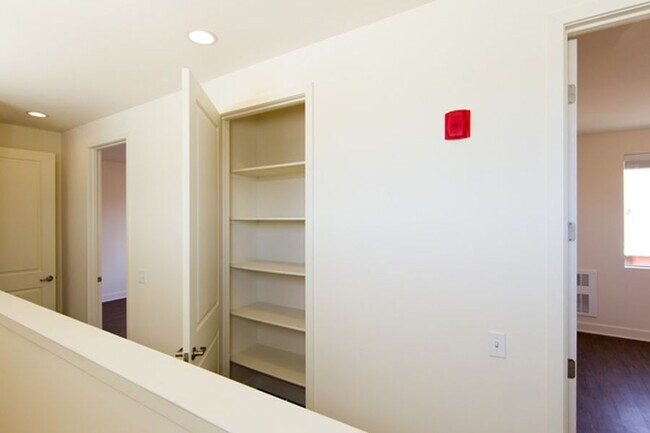 Building Photo - 2224 Emily St