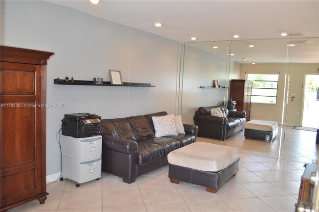Building Photo - 10933 SW 146th Ct