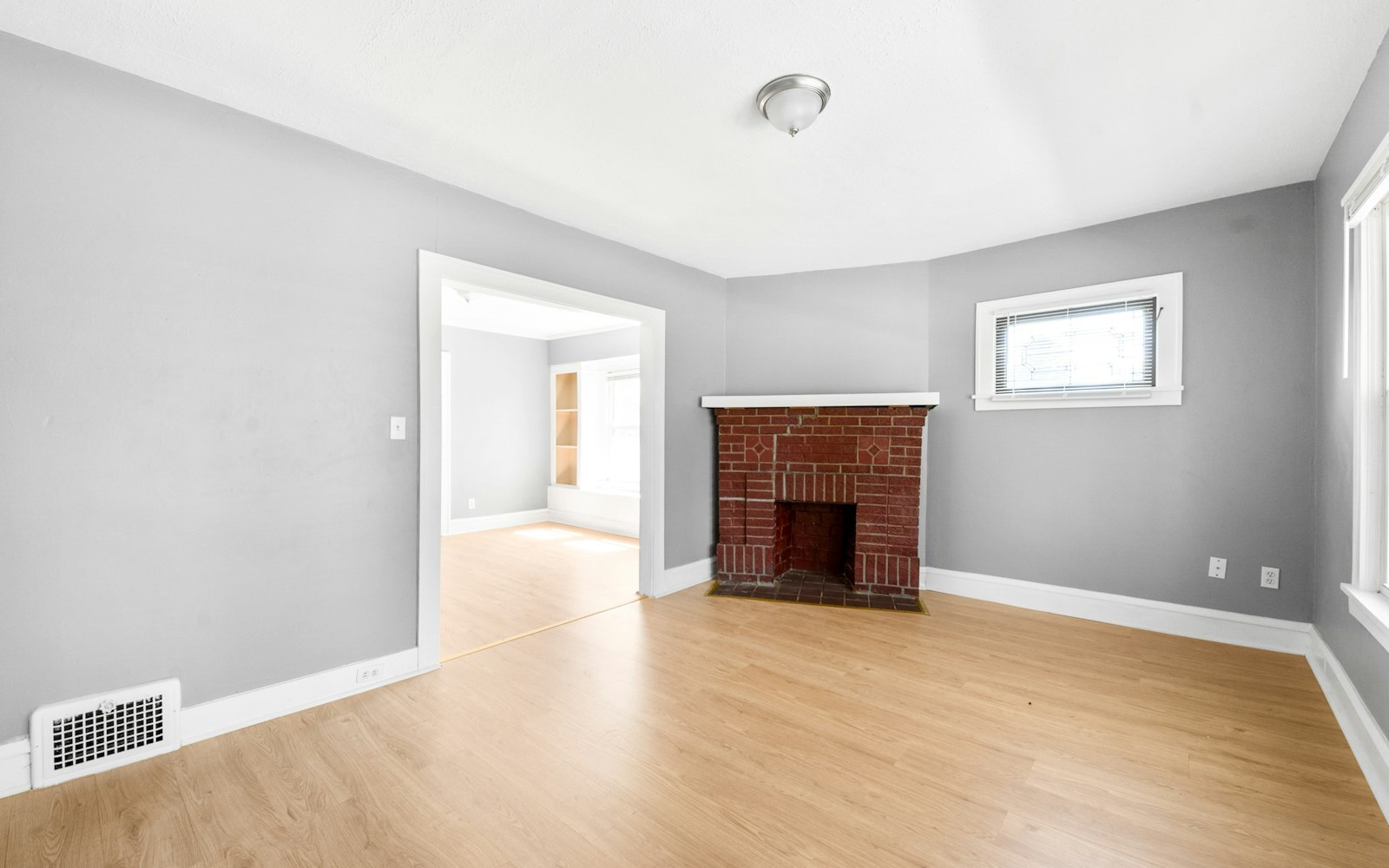 13617 Glenside Rd Cleveland, OH 44110 – photo 1