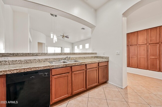 Foto del edificio - 7136 W Forest Grove Ave