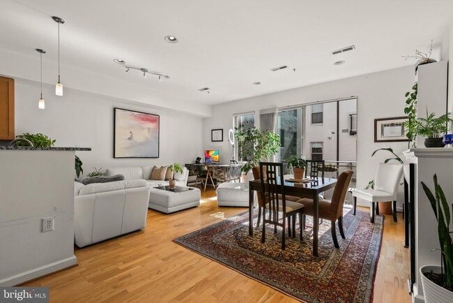 Foto del edificio - 1421-1423 Chapin St NW