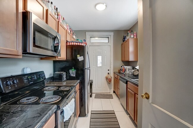 Building Photo - 350 Volkert St